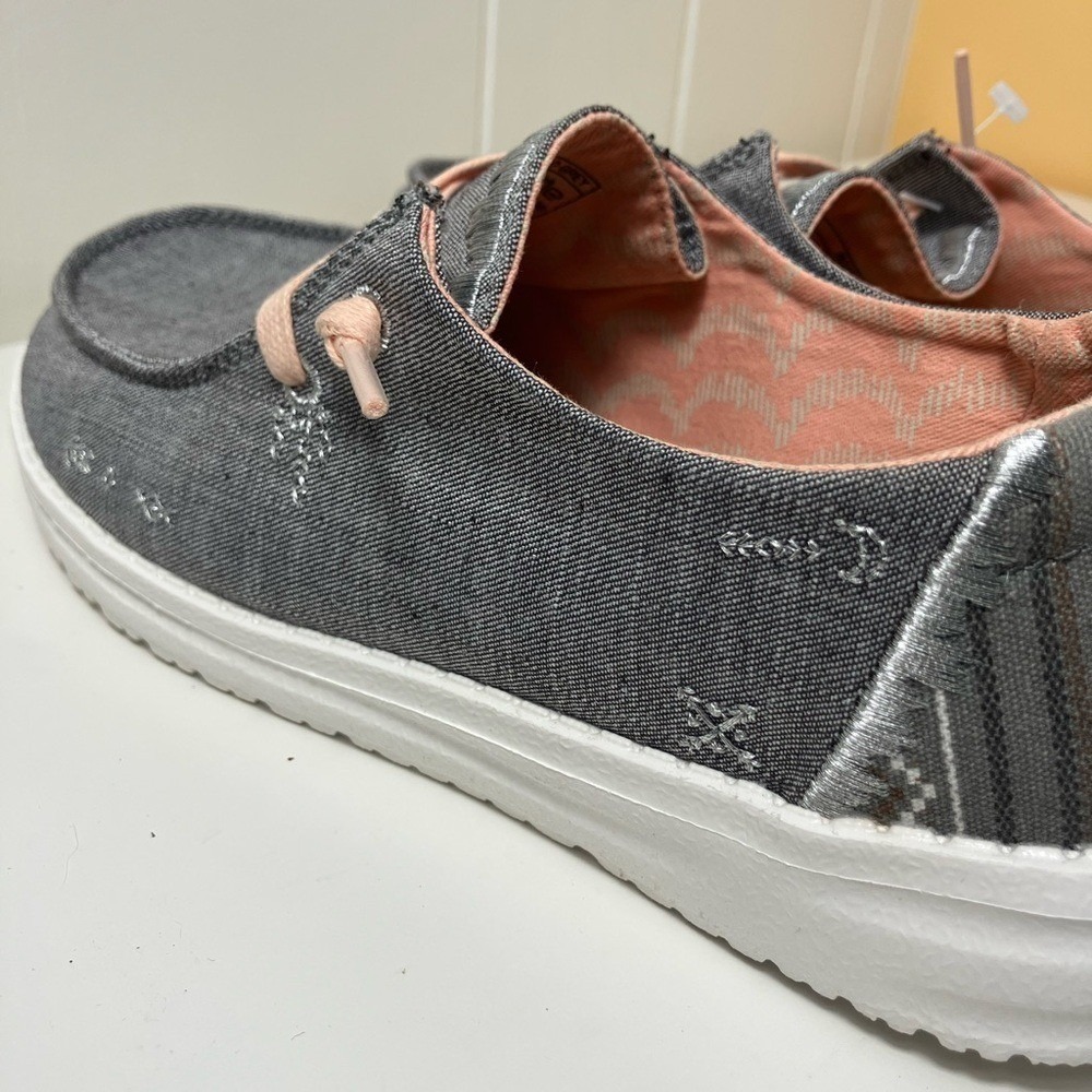Hey Dude Women's Wendy Boho Embroidered Casual Sneakers from Finish Line size 5 - Picture 4 of 5